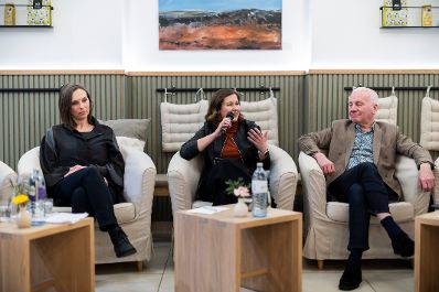 Am 28. J&auml;nner 2026 nahm Bundesministerin Claudia Bauer (m.) an den Familienpolitischen Gespr&auml;chen teil.