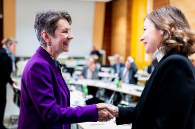 Am 17. Februar 2026 nahm Bundesministerin Claudia Bauer (r.) am Austausch mit Vertreterinnen und Vertretern der Industriellenvereinigung teil.