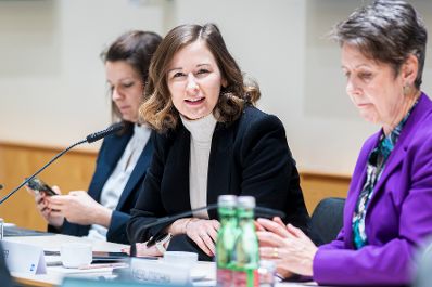 Am 17. Februar 2026 nahm Bundesministerin Claudia Bauer (m.) am Austausch mit Vertreterinnen und Vertretern der Industriellenvereinigung teil.
