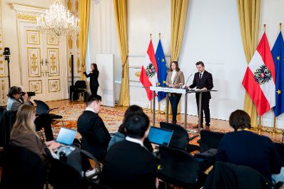 Am 19. Februar 2026 gab Bundesministerin Claudia Bauer gemeinsam mit dem Direktor des &Ouml;IF Franz Wolf eine Pressekonferenz zum Thema "Integration von ukrainischen Vertriebenen in &Ouml;sterreich&ldquo;.