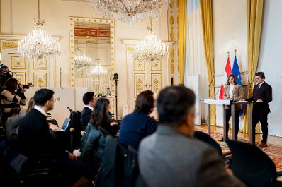 Am 19. Februar 2026 gab Bundesministerin Claudia Bauer gemeinsam mit dem Direktor des &Ouml;IF Franz Wolf eine Pressekonferenz zum Thema "Integration von ukrainischen Vertriebenen in &Ouml;sterreich&ldquo;.