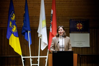 Am 19. Februar 2026 nahm Bundesministerin Claudia Bauer (im Bild) an der Veranstaltung "Europa gemeinsam Gestalten" in Klosterneuburg teil.