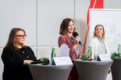 Am 4. M&auml;rz 2026 nahm Bundesministerin Claudia Bauer (m.) an der Pr&auml;sentation des Pflegeleitfadens teil.