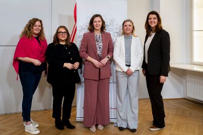 Am 4. M&auml;rz 2026 nahm Bundesministerin Claudia Bauer (m.) an der Pr&auml;sentation des Pflegeleitfadens teil.