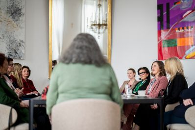Am 4. M&auml;rz 2026 lud Bundesministerin Claudia Bauer (2.v.r.) zu einer Veranstaltung zum Weltfrauentag 2026, ins Bundeskanzleramt ein.