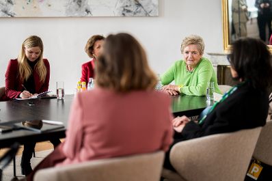 Am 4. M&auml;rz 2026 lud Bundesministerin Claudia Bauer (m.) zu einer Veranstaltung zum Weltfrauentag 2026, ins Bundeskanzleramt ein.