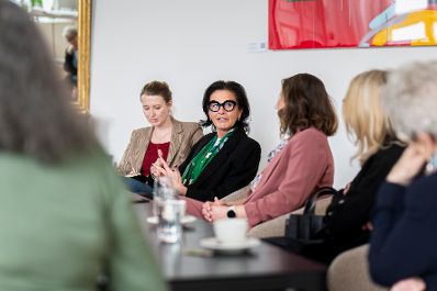 Am 4. M&auml;rz 2026 lud Bundesministerin Claudia Bauer (2.v.r.) zu einer Veranstaltung zum Weltfrauentag 2026, ins Bundeskanzleramt ein.