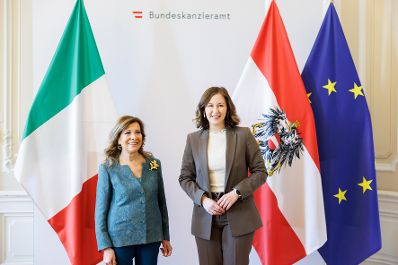 Am 10. M&auml;rz 2026 empfing Bundesministerin Claudia Bauer (r.) Maria Elisabetta Alberti Casellati (l.), Ministerin f&uuml;r institutionelle Reformen und Vereinfachung der Rechtsvorschriften der Italienischen Republik, zu einem Arbeitsgespr&auml;ch im Bundeskanzleramt.