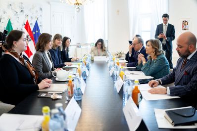 Am 10. M&auml;rz 2026 empfing Bundesministerin Claudia Bauer (2.v.l.) Maria Elisabetta Alberti Casellati (2.v.r.), Ministerin f&uuml;r institutionelle Reformen und Vereinfachung der Rechtsvorschriften der Italienischen Republik, zu einem Arbeitsgespr&auml;ch im Bundeskanzleramt.