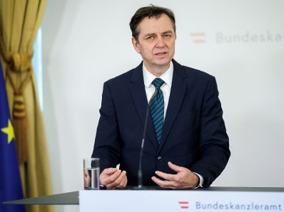 Am 10. M&auml;rz 2026 gab Bundesministerin Claudia Bauer gemeinsam mit Franz Prettenthaler (im Bild), dem Direktor der Joanneum Research Forschungsgesellschaft mbH, eine Pressekonferenz zum Update der Transferleistungsstudie.