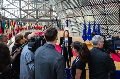 Am 17. M&auml;rz 2026 reiste Bundesministerin Claudia Bauer (3.v.r.) nach Br&uuml;ssel und nahm am Rat f&uuml;r &bdquo;Allgemeine Angelegenheiten&ldquo; der Europ&auml;ischen Union teil. Im Bild beim Doorstep.