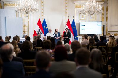 Am 23. M&auml;rz 2026 &uuml;berreichte Bundesministerin Claudia Bauer (m.) den &Ouml;sterreichischen Jugendpreis 2026.