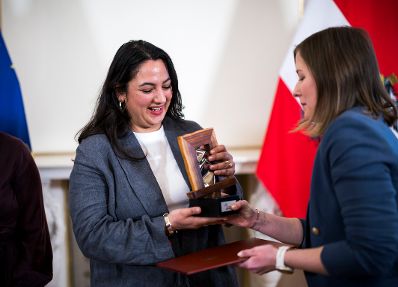 Am 23. M&auml;rz 2026 &uuml;berreichte Bundesministerin Claudia Bauer (r.) den &Ouml;sterreichischen Jugendpreis 2026.