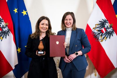 Am 23. M&auml;rz 2026 &uuml;berreichte Bundesministerin Claudia Bauer (r.) den &Ouml;sterreichischen Jugendpreis 2026.