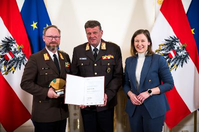 Am 23. M&auml;rz 2026 &uuml;berreichte Bundesministerin Claudia Bauer (r.) den &Ouml;sterreichischen Jugendpreis 2026.