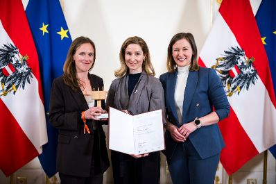 Am 23. M&auml;rz 2026 &uuml;berreichte Bundesministerin Claudia Bauer (r.) den &Ouml;sterreichischen Jugendpreis 2026.