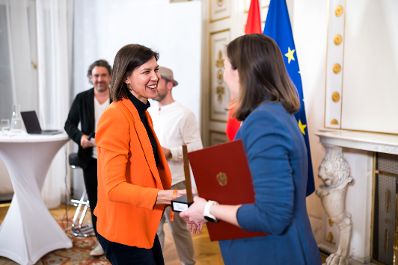 Am 23. M&auml;rz 2026 &uuml;berreichte Bundesministerin Claudia Bauer (r.) den &Ouml;sterreichischen Jugendpreis 2026.