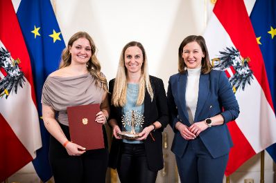 Am 23. M&auml;rz 2026 &uuml;berreichte Bundesministerin Claudia Bauer (r.) den &Ouml;sterreichischen Jugendpreis 2026.