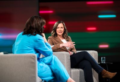 Am 24. M&auml;rz 2026 nahm Bundesministerin Claudia Bauer (r.) an &bdquo;Pro und Contra&ldquo; bei Puls24 teil.