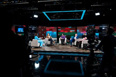 Am 24. M&auml;rz 2026 nahm Bundesministerin Claudia Bauer (2.v.l) an &bdquo;Pro und Contra&ldquo; bei Puls24 teil.