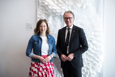 Am 9. April 2026 traf Bundesministerin Claudia Bauer (l.) anl&auml;sslich ihres Bundesl&auml;ndertages EnergieAG-CEO Leonhard Schitter (r.).