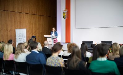 Am 9. April 2026 nahm Bundesministerin Claudia Bauer anl&auml;sslich ihres Bundesl&auml;ndertages an einer Podiumsdiskussion zum Thema &bdquo;Wege zur besseren Vereinbarkeit von Pflege und Beruf &ndash; Best Practices&ldquo; teil.