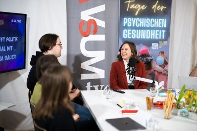 Am 15. April 2026 nahm Bundesministerin Claudia Bauer (r.) an einem Austausch mit Vertreterinnen und Vertretern des Jugendbeirat teil.