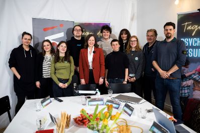 Am 15. April 2026 nahm Bundesministerin Claudia Bauer (5.v.l.) an einem Austausch mit Vertreterinnen und Vertretern des Jugendbeirat teil.