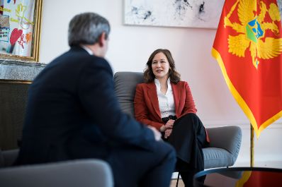 Am 15. April 2026 empfing Bundesministerin Claudia Bauer (r.) den stellvertretender Ministerpr&auml;sident und Au&szlig;enminister von Montenegro, Ervin Ibrahimović (l.) zu einem Arbeitsgespr&auml;ch im Bundeskanzleramt.
