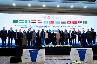 Am 21. April 2026 reiste Bundesministerin Claudia Bauer zu einem Arbeitsbesuch in die T&uuml;rkei. Im Bild bei der Er&ouml;ffnung des Roundtable &bdquo;International Policy and Practice Exchange on Child Protection in the Digital Environment&ldquo;.