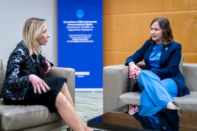 Am 21. April 2026 reiste Bundesministerin Claudia Bauer (r.) zu einem Arbeitsbesuch in die T&uuml;rkei. Im Bild bei einem Arbeitsgespr&auml;ch mit der serbischen Ministerin ohne Portefeuille mit Zust&auml;ndigkeit f&uuml;r Gleichberechtigung, Pr&auml;vention von Gewalt gegen Frauen und f&uuml;r die wirtschaftliche und politische St&auml;rkung von Frauen Tatjana Macura (l.).
