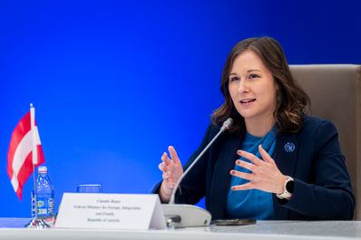 Am 21. April 2026 reiste Bundesministerin Claudia Bauer (im Bild) zu einem Arbeitsbesuch in die T&uuml;rkei. Im Bild beim Roundtable &bdquo;International Policy and Practice Exchange on Child Protection in the Digital Environment&ldquo;.