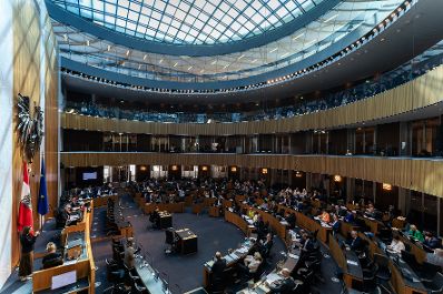 Am 23. April 2026 sprach Bundesministerin Claudia Bauer in der Aktuellen Europastunde bei der Nationalratssitzung im Parlament.