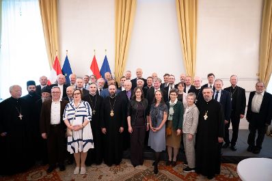 Am 27. April 2026 lud Bundesministerin Claudia Bauer anl&auml;sslich des &bdquo;Empfang zur Osterzeit&ldquo; zahlreiche Vertreter der Kirchen und Religionsgesellschaften in &Ouml;sterreich, ins Bundeskanzleramt ein.
