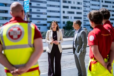 Am 6. Mai 2026 nahm Bundesministerin Claudia Bauer (2.v.l.) am Austausch mit Vertreterinnen und Vertretern des Samariterbund teil.