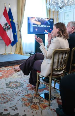 Am 6. Mai 2026 &uuml;berreichte Bundesministerin Claudia Bauer (l.) den Europa-Staatspreis 2026 in verschiedenen Kategorien.
