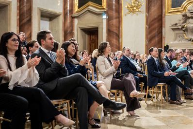 Am 6. Mai 2026 nahm Bundesministerin Claudia Bauer (m.) an den Feierlichkeiten anl&auml;sslich des Israelischen Unabh&auml;ngigkeitstages im Palais Liechtenstein teil. Im Bild mit Staatssekret&auml;r Alexander Pr&ouml;ll (2.v.l.).
