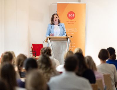 Am 7. Mai 2026 nahm Bundesministerin Claudia Bauer (im Bild) am Informationsabend "Trauer von Sternenkinder begegnen" im Kepler Universit&auml;tsklinikum Linz teil.
