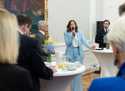 Am 7. Mai 2026 nahm Bundesministerin Claudia Bauer (4.v.l.) am Europa-Vernetzungsfr&uuml;hst&uuml;ck im Bundeskanzleramt teil. Im Bild mit Bundeskanzler a.D. Wolfgang Sch&uuml;ssel (3.v.l.).