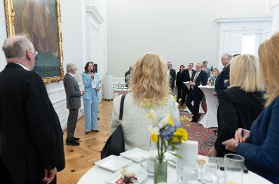 Am 7. Mai 2026 nahm Bundesministerin Claudia Bauer (3.v.l.) am Europa-Vernetzungsfr&uuml;hst&uuml;ck im Bundeskanzleramt teil. Im Bild mit Bundeskanzler a.D. Wolfgang Sch&uuml;ssel (2.v.l.).