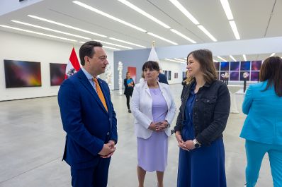Am 8. Mai 2026 nahm Bundesministerin Claudia Bauer (r.) an der Landesfamilienreferentenkonferenz in Thalheim bei Wels teil. Im Bild mit dem Landeshauptmann-Stellvertreter von Ober&ouml;sterreich Manfred Haimbuchner (.).