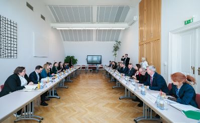 Am 13. Mai 2026 empfing Bundesministerin Claudia Bauer eine parlamentarische Delegation von Rum&auml;nien zu einem Arbeitsbesuch im Bundeskanzleramt.