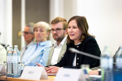 Am 27. Mai 2026 nahm Bundesministerin Claudia Bauer (r.) an der Sitzung des Integrationsbeirat teil.