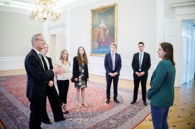 Am 15. Juni 2026 empfing Bundesministerin Claudia Bauer (r.) eine Besuchergruppe der Universit&auml;t Innsbruck im Bundeskanzleramt.