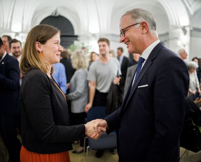 Am 16. Juni 2026 nahm Bundesministerin Claudia Bauer (l.) an der Verleihung der Marietta und Friedrich Torberg-Medaille teil.