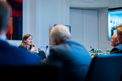 Am 17. Juni 2026 nahm Bundesministerin Claudia Bauer (im Bild) an der IV-Taskforce zur EU-Erweiterung teil.