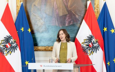 Am 19. Juni 2026 gab Bundesministerin Claudia Bauer (im Bild) eine Pressekonferenz zum Budget im Bereich Integration ins Bundeskanzleramt.