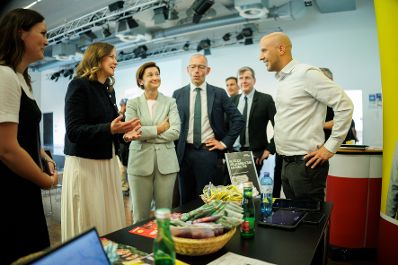 Am 22. Juni 2026 nahm Bundesministerin Claudia Bauer (im Bild) im Rahmen ihres Bundesl&auml;ndertages an der Karriereplattform des &Ouml;sterreichischer Integrationsfonds teil.