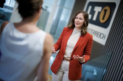 Am 23. Juni 2026 gab Bundesministerin Claudia Bauer (im Bild) im Rahmen ihres Bundesl&auml;ndertages ein Interview dem Sender LT1.