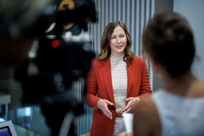 Am 23. Juni 2026 gab Bundesministerin Claudia Bauer (im Bild) im Rahmen ihres Bundesl&auml;ndertages ein Interview dem Sender LT1.